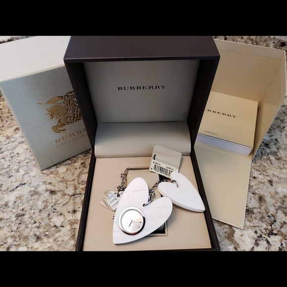 Burberry necklace - Picture 3 of 3